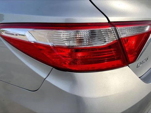 Used 2017 Toyota Camry LE FWD image 28