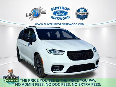 Used 2025 Chrysler Pacifica Limited