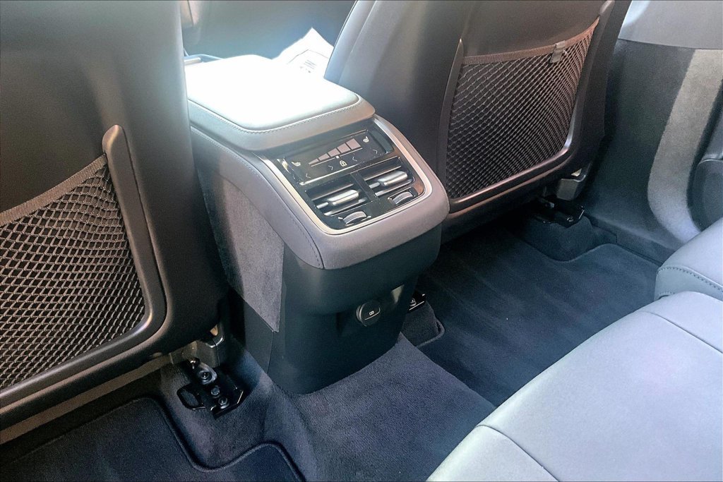 Certified 2026 Volvo XC90 B6 Plus AWD/4WD image 31