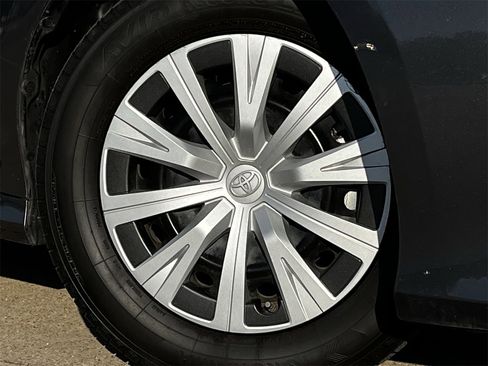 Used 2024 Toyota Camry LE image 28