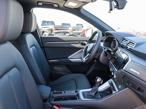 New 2025 Audi Q3 2.0T Premium image 22