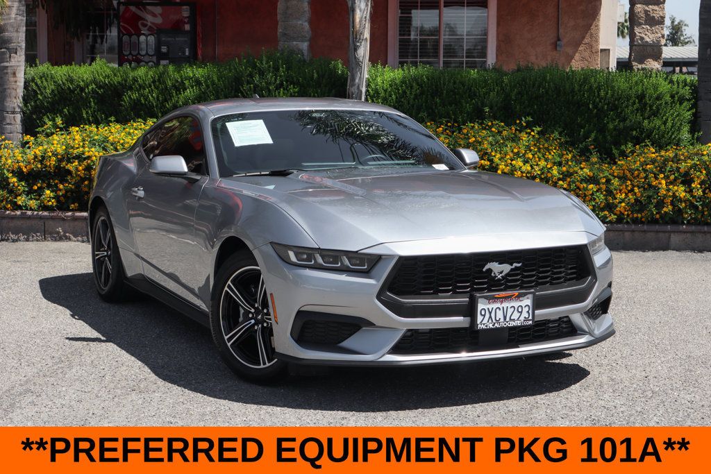 Used 2025 Ford Mustang Coupe RWD image 2