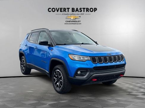 Used 2025 Jeep Compass Trailhawk AWD/4WD image 6