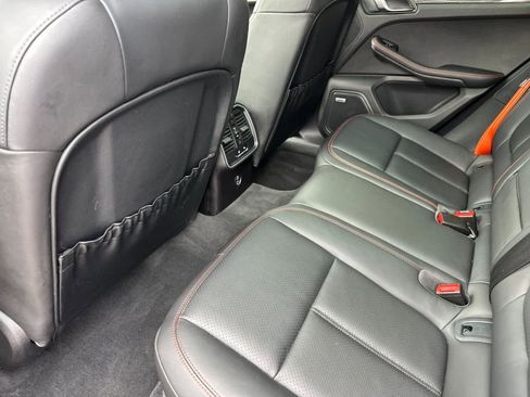 Certified 2022 Porsche Macan S image 13