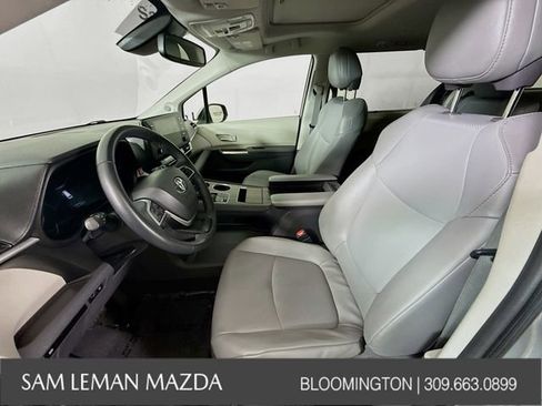 Used 2021 Toyota Sienna XLE w/ XLE Plus Package image 21