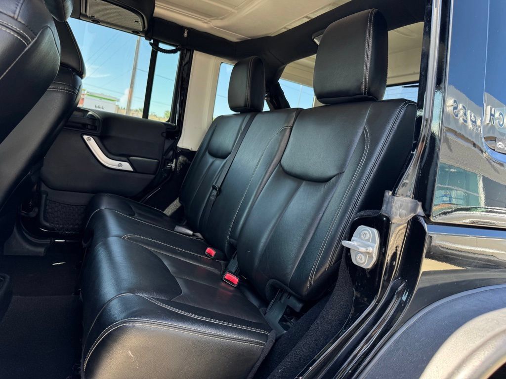 Used 2016 Jeep Wrangler Unlimited Rubicon w/ Dual Top Group AWD/4WD image 7