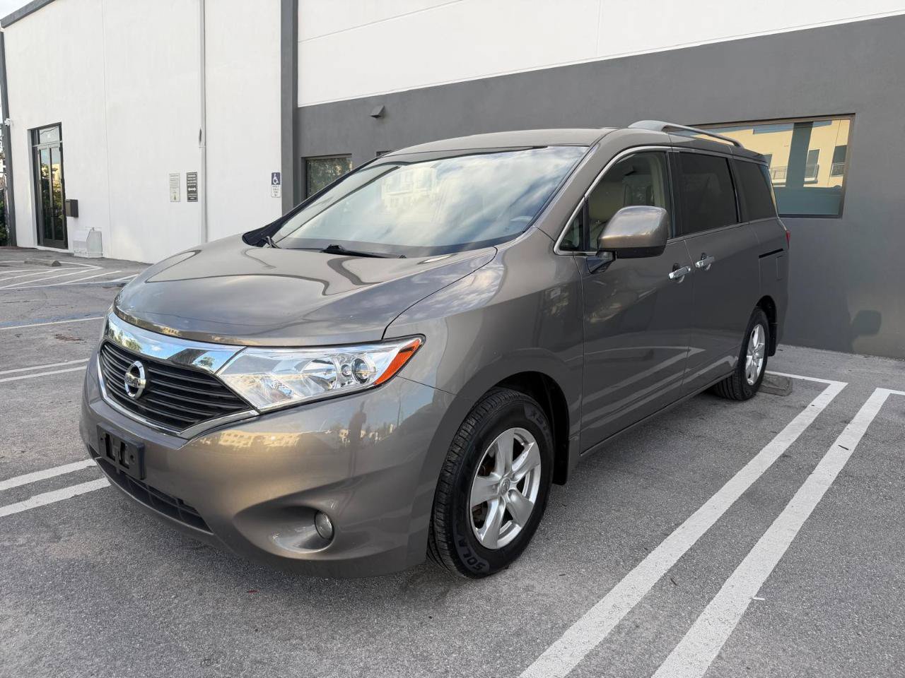 Used 2016 Nissan Quest SV w/ Leather Package FWD image 3