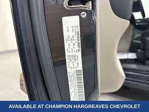 Used 2014 Chrysler Town & Country Touring-L w/ Driver Convenience Group image 43