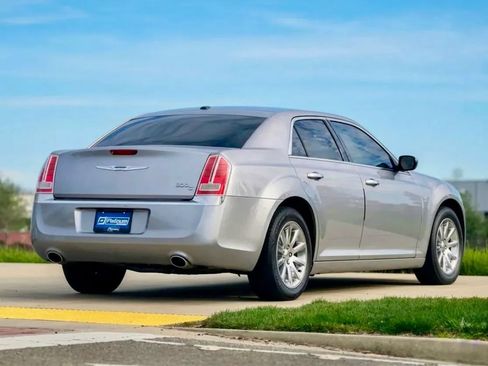 Used 2014 Chrysler 300 C RWD image 6