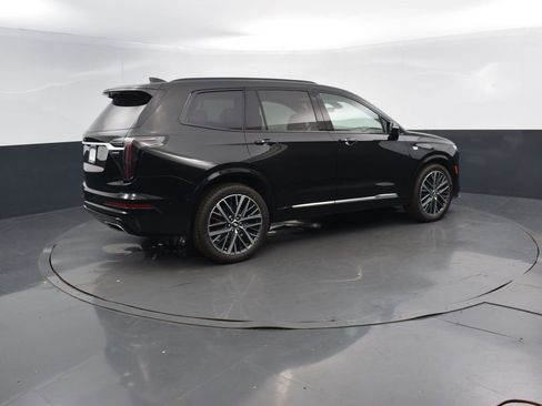 Used 2023 Cadillac XT6 Sport w/ Technology Package image 6