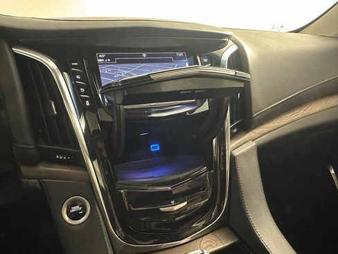 Used 2017 Cadillac Escalade Luxury AWD/4WD image 42