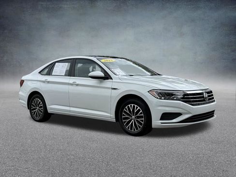 Used 2019 Volkswagen Jetta SEL w/ Cold Weather Package FWD image 3