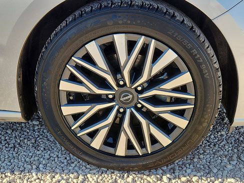 Used 2024 Nissan Altima 2.5 SV image 7