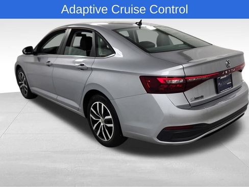 Used 2025 Volkswagen Jetta SE FWD image 5