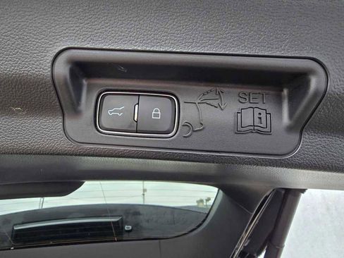 Used 2023 Ford Explorer Platinum w/ Technology Package image 37