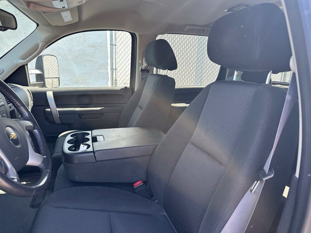 Used 2011 Chevrolet Silverado 2500 LT w/ Interior Plus Package AWD/4WD image 12
