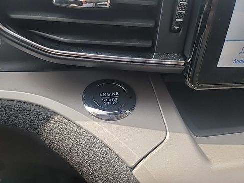Used 2024 Ford Explorer XLT w/ Equipment Group 202A RWD image 17