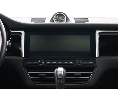 Used 2021 Porsche Macan Turbo image 11
