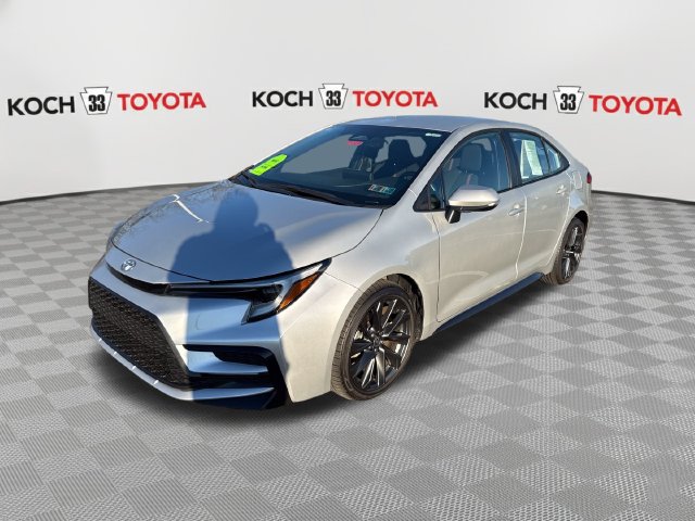 Certified 2025 Toyota Corolla SE w/ Convenience Package FWD image 3