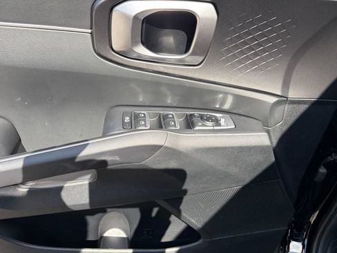 Certified 2025 Kia Sorento S FWD image 23