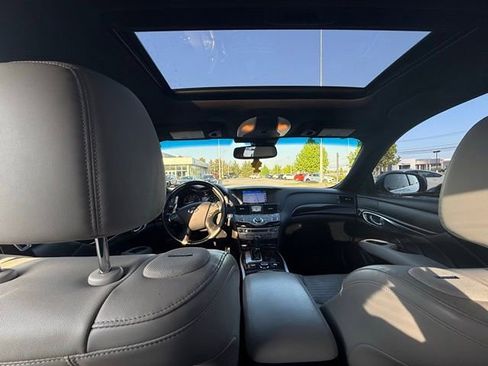 Used 2019 INFINITI Q70 Luxe w/ Sport Package AWD/4WD image 2