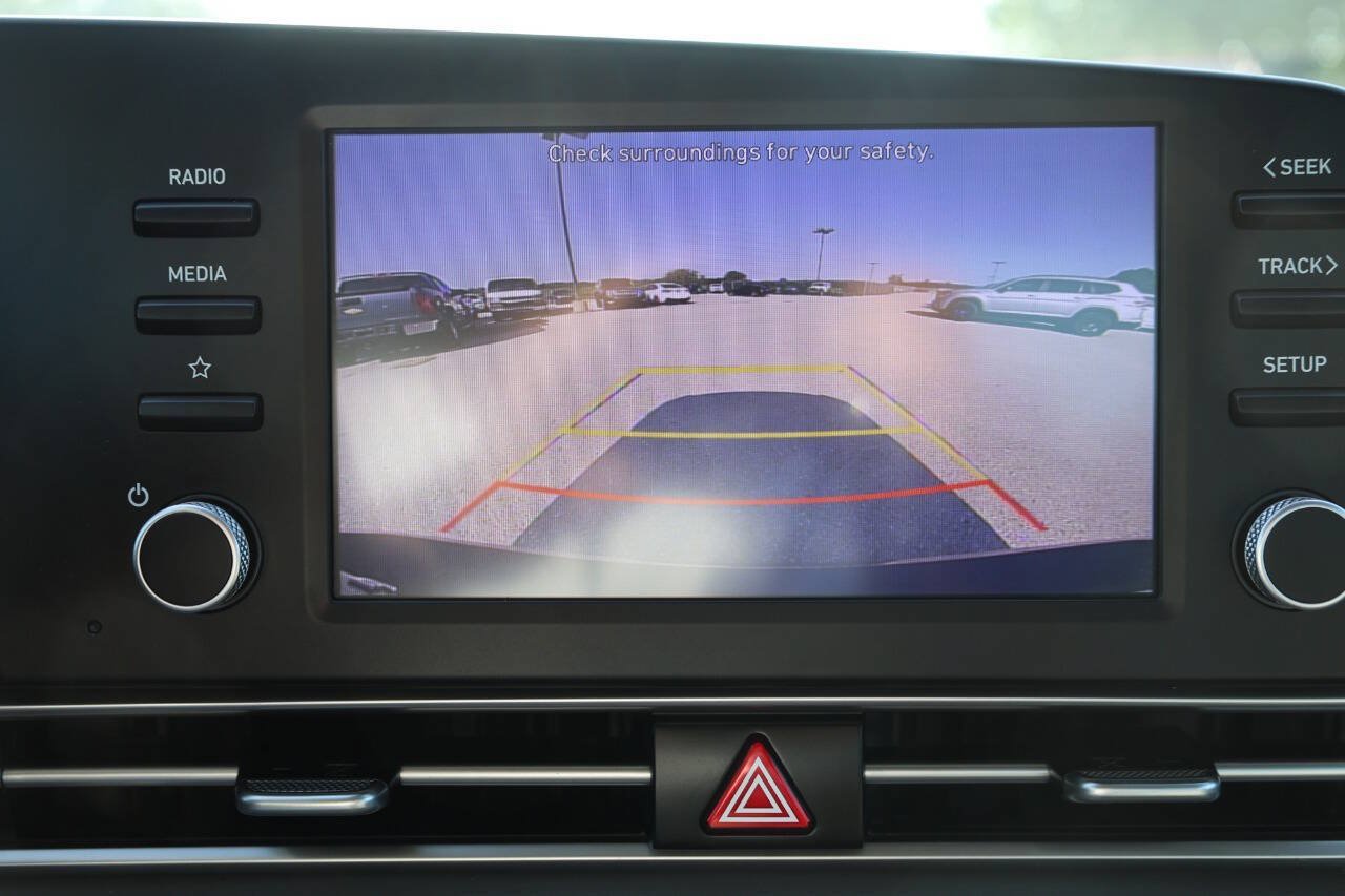 Used 2022 Hyundai Elantra SEL FWD image 21