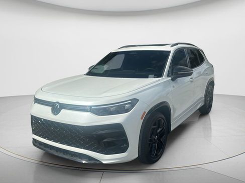 New 2026 Volkswagen Tiguan SE R-Line image 1