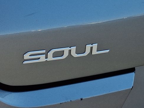 Used 2025 Kia Soul LX w/ LX Technology Package FWD image 30