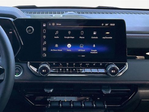 Used 2025 Chevrolet Colorado Z71 w/ Technology Package image 11