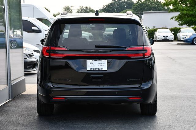 Used 2025 Chrysler Pacifica Limited FWD image 9