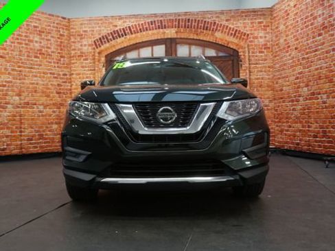 Used 2019 Nissan Rogue SV w/ Sun & Sound Touring Package image 2