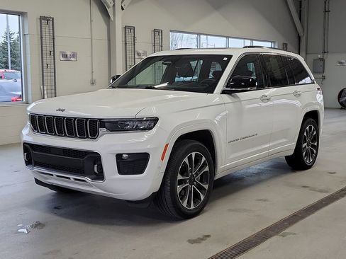 Used 2023 Jeep Grand Cherokee Overland image 1
