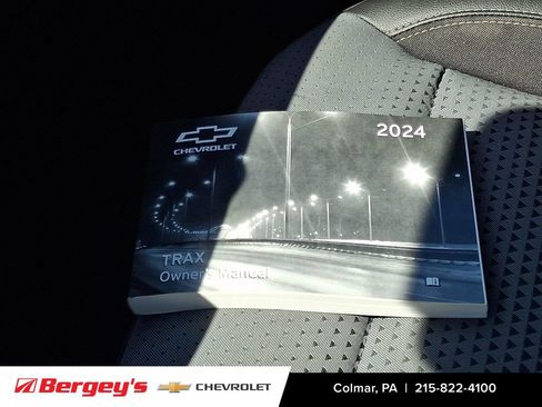 Certified 2024 Chevrolet Trax LT w/ Sunroof Package FWD image 26