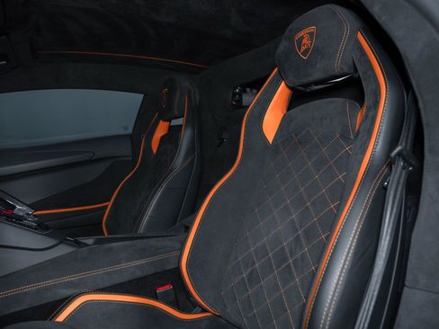 Used 2018 Lamborghini Aventador S image 35