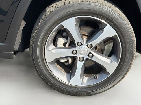 Used 2024 Jeep Grand Cherokee Limited AWD/4WD image 9