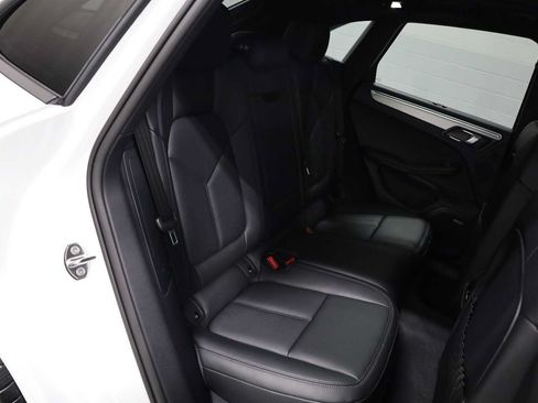 Certified 2026 Porsche Macan AWD/4WD image 37