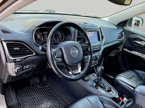 Used 2020 Jeep Cherokee Latitude Plus AWD/4WD image 18