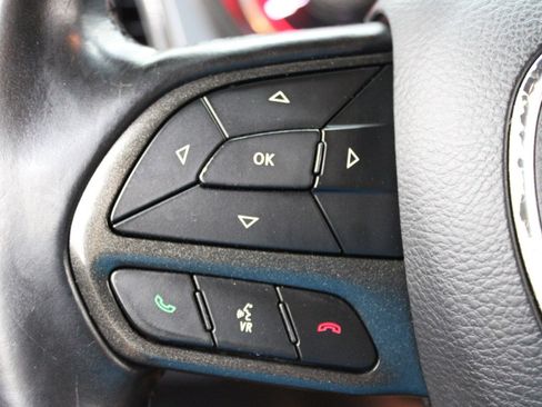 Used 2020 Dodge Challenger SXT image 17