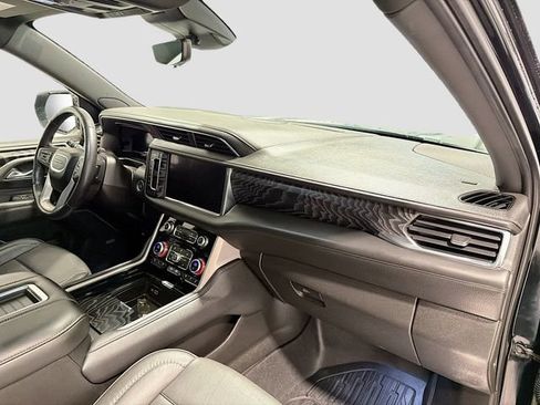 Used 2023 GMC Yukon XL Denali w/ Denali Reserve Package image 31