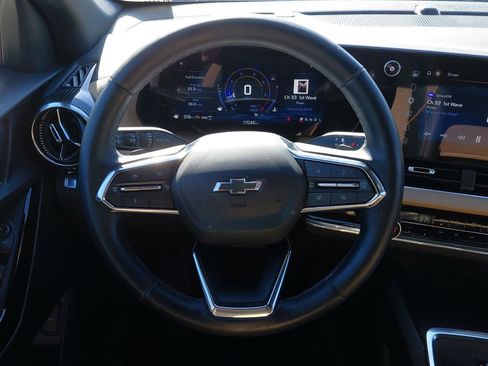 Used 2025 Chevrolet Equinox ACTIV w/ Safety and Technology Package AWD/4WD image 38