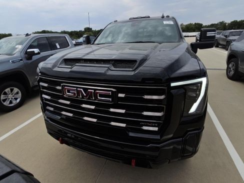 Used 2026 GMC Sierra 2500 AT4X AWD/4WD image 2