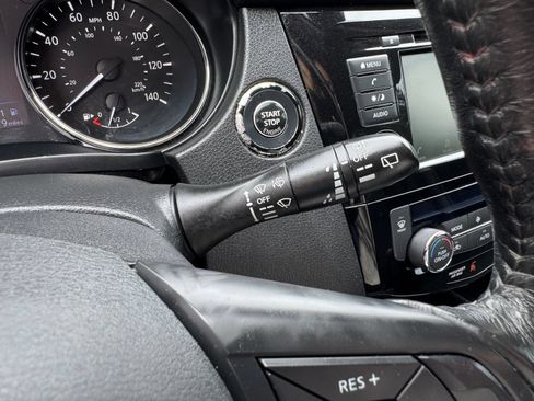 Used 2019 Nissan Rogue SV FWD image 32
