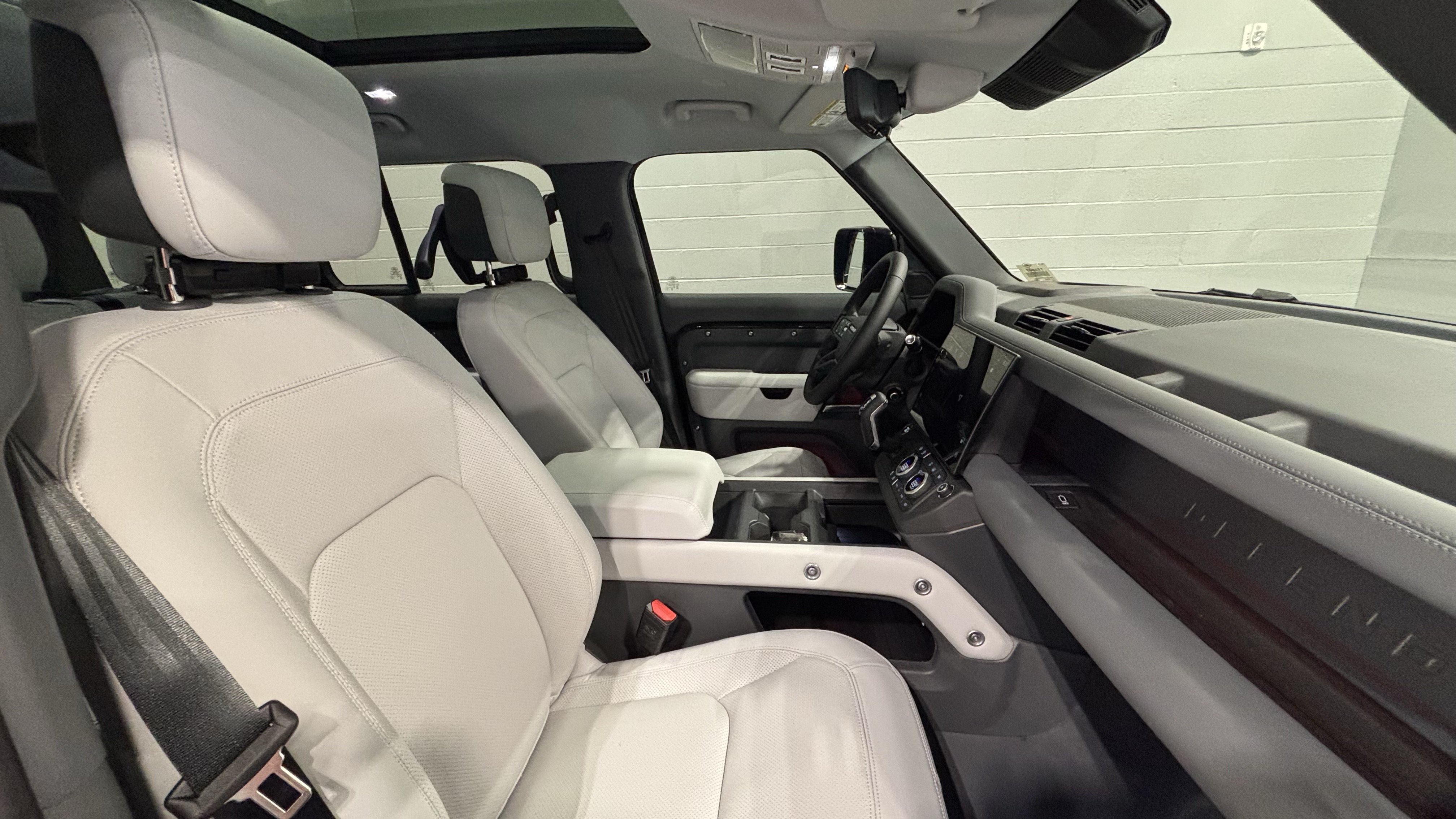 New 2026 Land Rover Defender 110 X-Dynamic SE AWD/4WD image 14