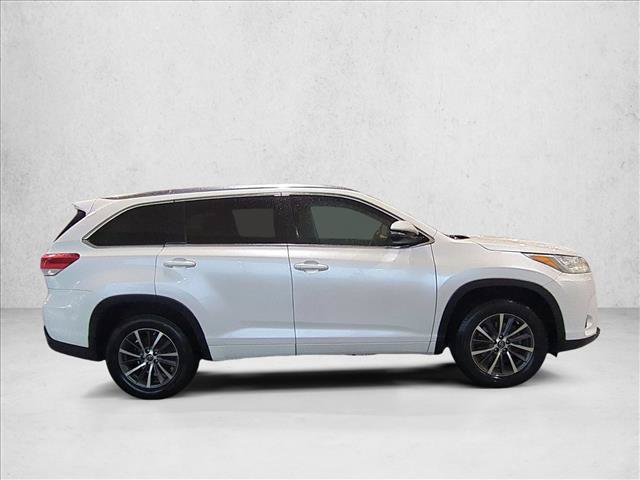 Used 2017 Toyota Highlander XLE FWD image 4