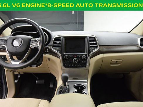 Used 2018 Jeep Grand Cherokee Laredo AWD/4WD image 3