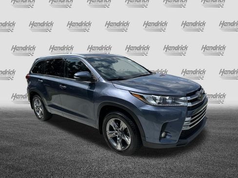 Used 2018 Toyota Highlander Limited Platinum AWD/4WD image 2