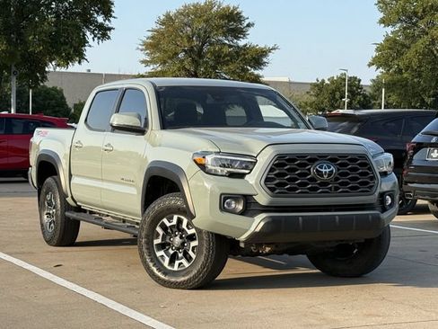 Used 2022 Toyota Tacoma TRD Off-Road AWD/4WD image 2