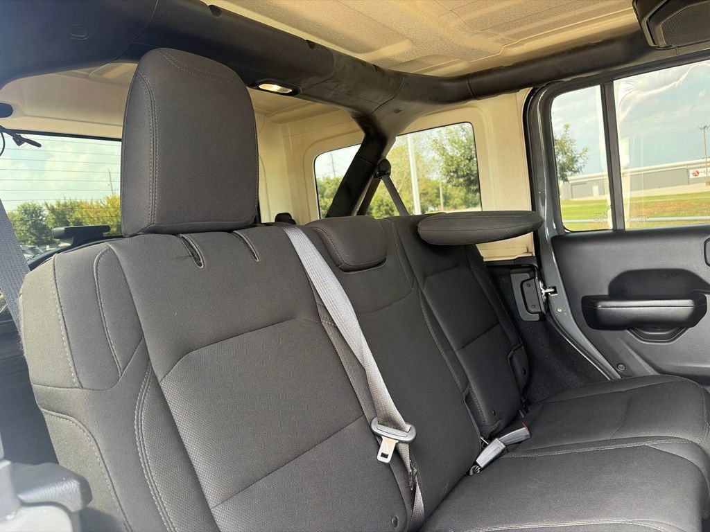 Used 2018 Jeep Wrangler Unlimited Sport S AWD/4WD image 30