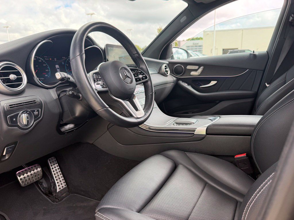 Used 2022 Mercedes-Benz GLC 300 4MATIC image 4