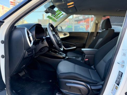 Used 2023 Kia Soul LX w/ Option Group 015 FWD image 10
